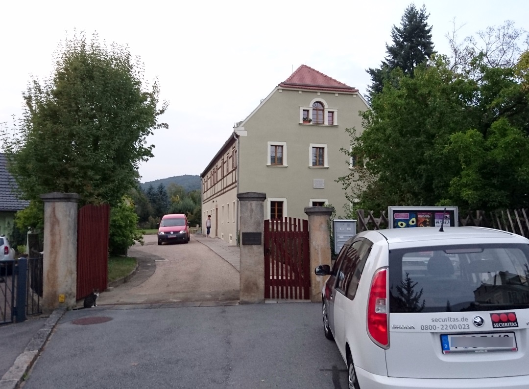 lohengrinhaus-eingang